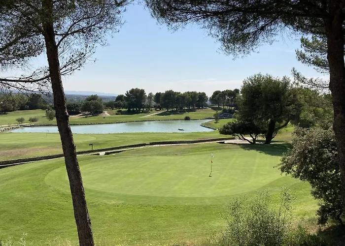 La Perle Du Golf -Magnifique Vue Clim Linge Golf Saumane 6P Piscine Tennis